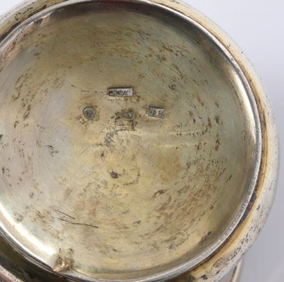 GRANDE TIMBALE EN ARGENT ET VERMEIL. DE forme...