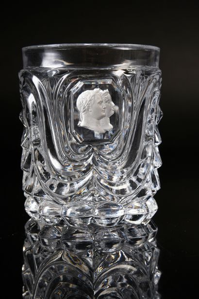 GOBELET DROIT.
En cristal moulé et taillé,...