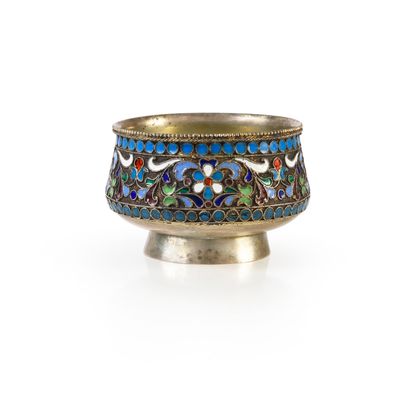 SALERON DE TABLE EN ARGENT. DE forme ronde...