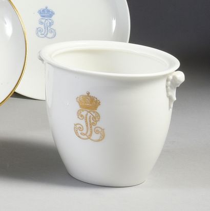 SERVICE DES OFFICES POUR LE CHÂTEAU DE FONTAINEBLEAU.
Manufacture...