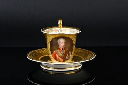 TASSE ET SA SOUCOUPE EN PORCELAINE
MANUFACTURE...