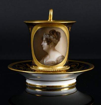 TASSE ET SA SOUCOUPE EN PORCELAINE
MANUFACTURE...