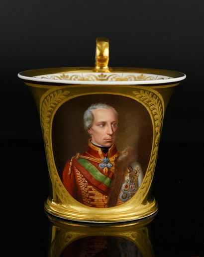 TASSE ET SA SOUCOUPE EN PORCELAINE
MANUFACTURE...
