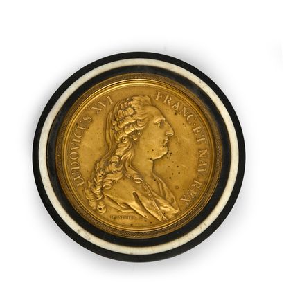 LOUIS XVI, roi de France (1754-1793)
Couvercle...