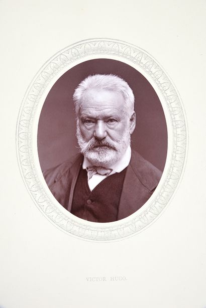 CARJAT Étienne (1828-1906)
Portrait en médaillon...