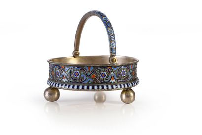 BEAU SUCRIER EN ARGENT.
KLINGERT, Moscou,...