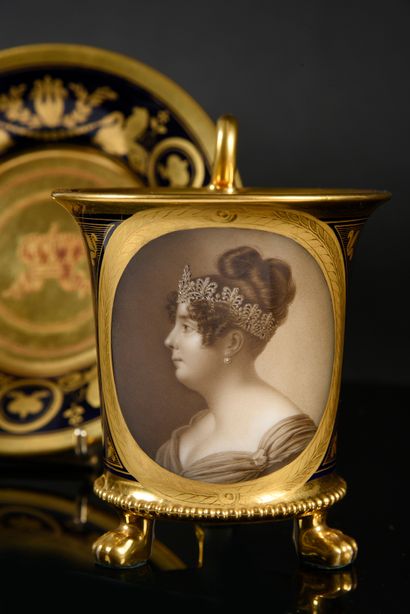 TASSE ET SA SOUCOUPE EN PORCELAINE
MANUFACTURE...