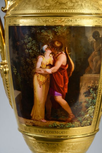 GRAND VASE.
PORCELAINE DE PARIS, XIXe SIÈCLE....