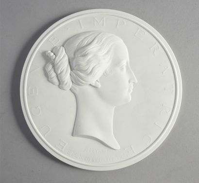 BELLE PAIRE DE GRANDS MÉDAILLONS.
MANUFACTURE...