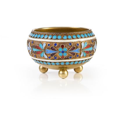 SALERON DE TABLE EN ARGENT. DE forme ronde...