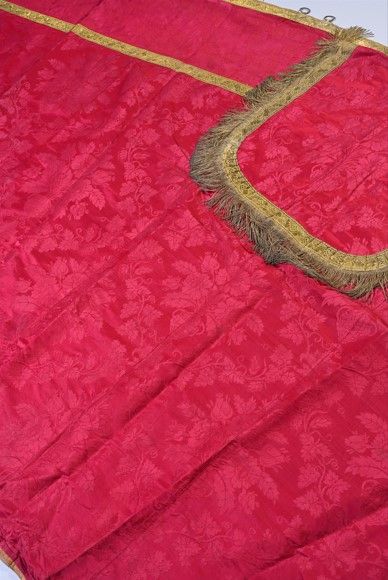Mantle, Louis-Philippe period, crimson damask...