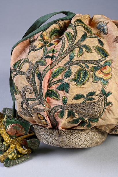 Rare embroidered bag, first third of the...