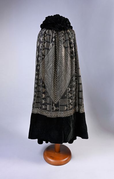 Evening cape, haute couture, circa 1925,...