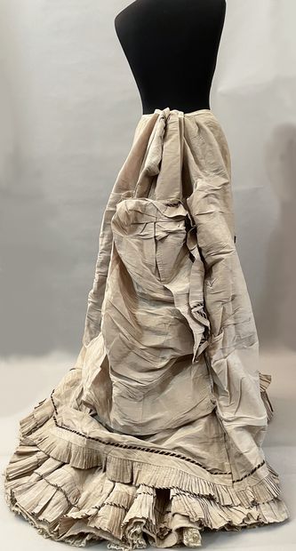 Meeting of elements of dresses in silks,...