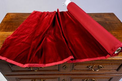 Metre of silk velvet, red color, good condition,...