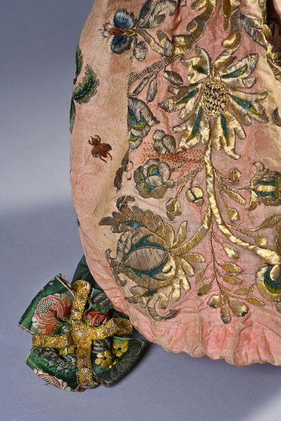 Rare embroidered bag, first third of the...