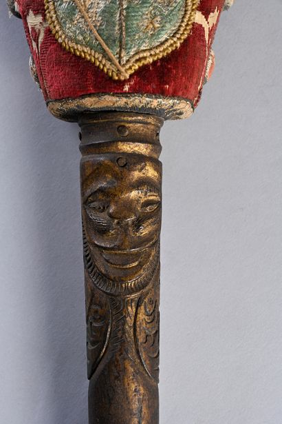 Spectacular bellows decorated with embroideries...