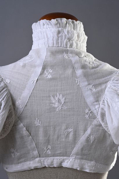 Lady's shirt, late eighteenth-early nineteenth...