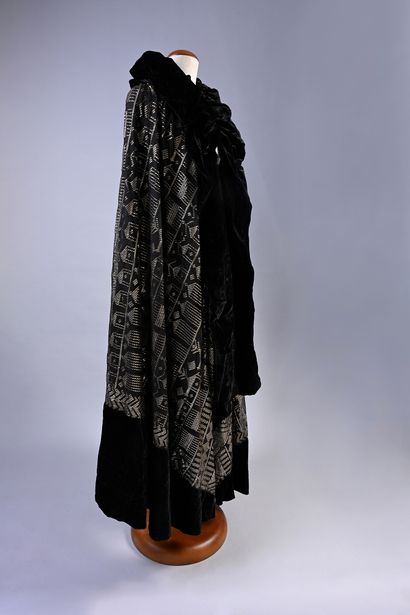Evening cape, haute couture, circa 1925,...