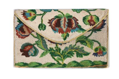 Gusseted pouch in sandblasted pearls, Regency...
