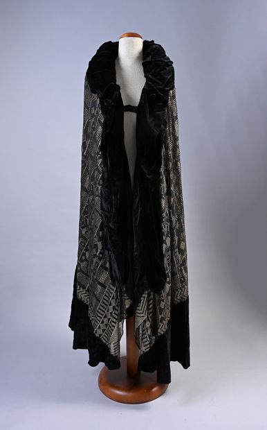 Evening cape, haute couture, circa 1925,...