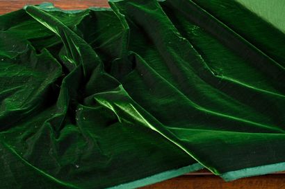 Metrage of silk velvet, color green jaspered,...