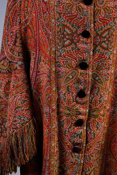 Elegant visit in a cashmere shawl, circa...