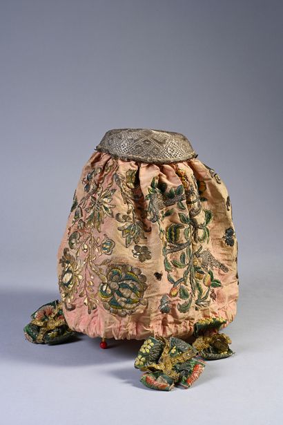 Rare embroidered bag, first third of the...