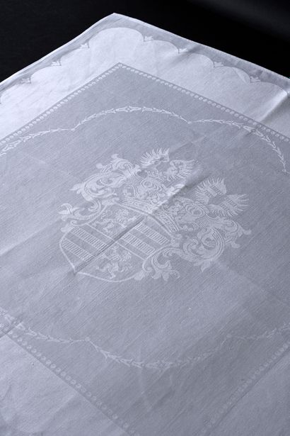 Important tablecloth and five napkins with...
