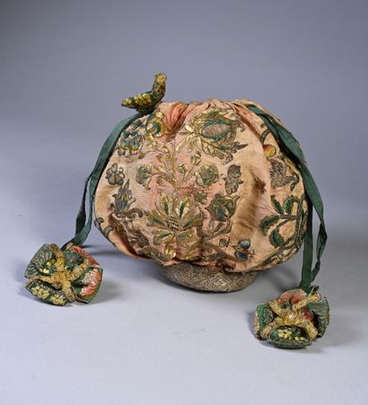 Rare embroidered bag, first third of the...