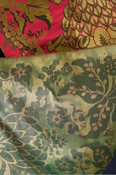 Four cups of presentation of silks of style,...
