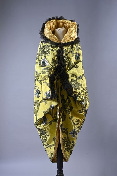 Evening coat, Haute Couture, circa 1910-1913,...