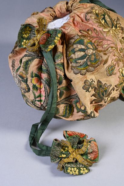 Rare embroidered bag, first third of the...