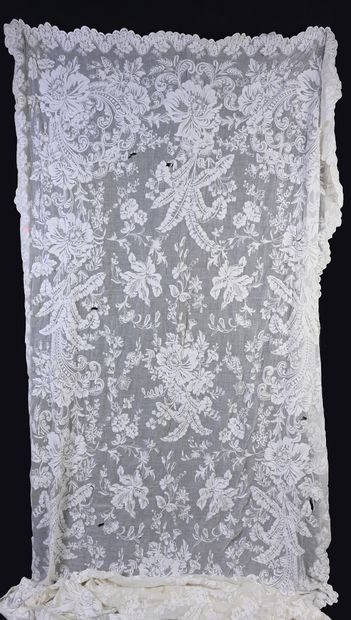 Important embroidered muslin curtain, Second...