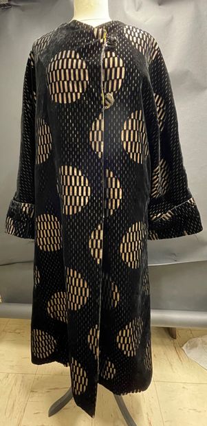 Evening coat, circa 1930, Japanese cut coat...