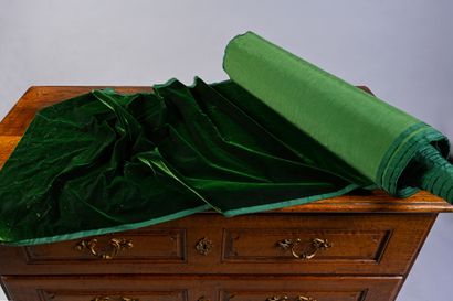 Metrage of silk velvet, color green jaspered,...