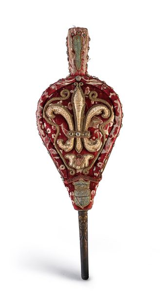 Spectacular bellows decorated with embroideries...