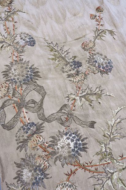 Important train of a grand soir dress, early...