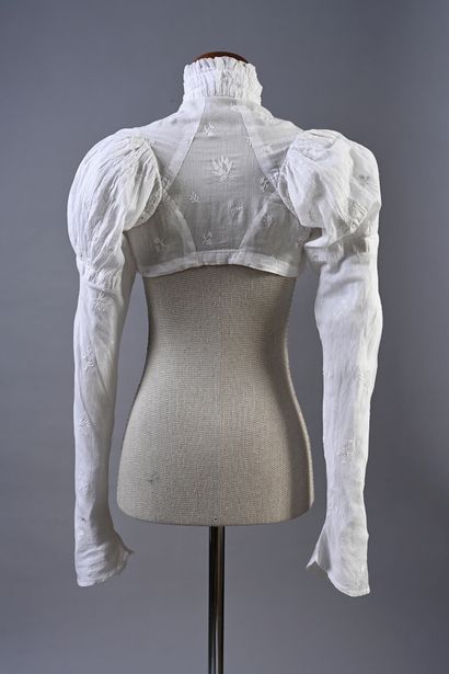 Lady's shirt, late eighteenth-early nineteenth...