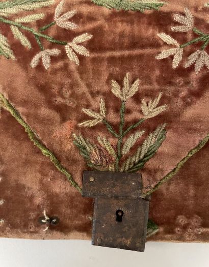Embroidered bellows pouch, early nineteenth...