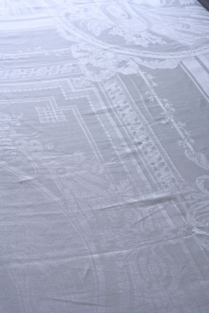 Table service with harvesters in linen damask,...