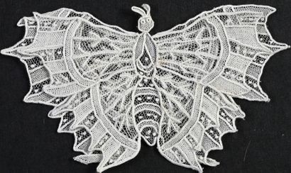 Accessoires du costume en dentelle duchesse...