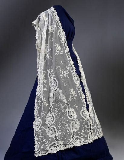 Etole de mariée en dentelle duchesse et application,...