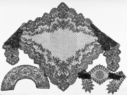 Feuille d'éventail et fanchon, Chantilly...