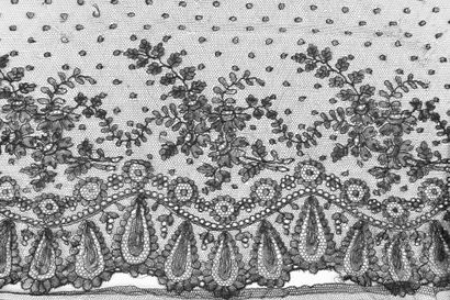 Parure de crinoline en dentelle de Chantilly,...