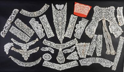 Accessoires du costume en dentelle duchesse...