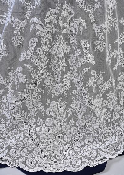 Voile de mariée en fine dentelle de Calais,...