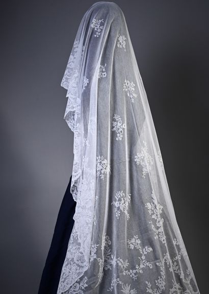 Voile de mariée en fine dentelle de Calais,...