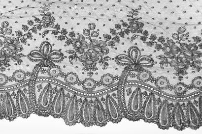 Parure de crinoline en dentelle de Chantilly,...