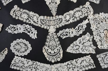 Accessoires du costume en dentelle duchesse...